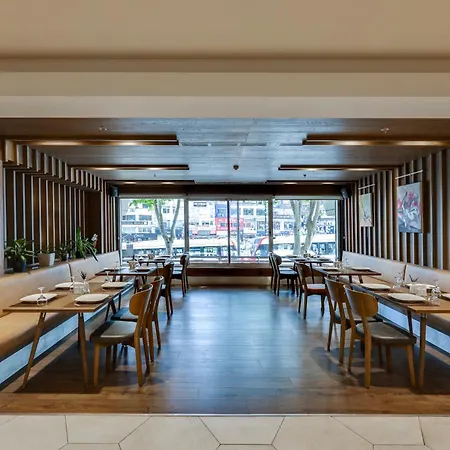 Hotel Ramada By Wyndham Old 4*