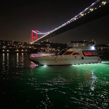 Úszó hotel Osman Isztambul