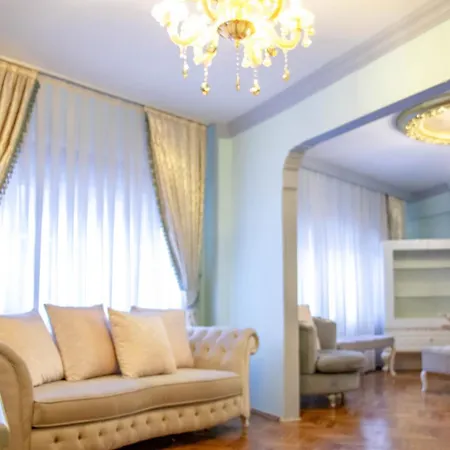 Apartman 3 Diffrent Family At Center Walking 5 Minutes