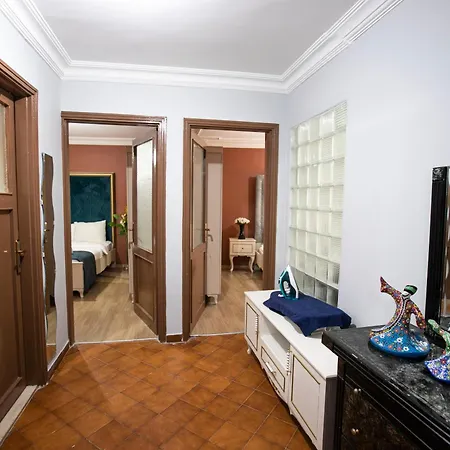 Apartman 3 Diffrent Family At Center Walking 5 Minutes