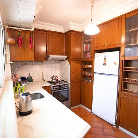 Apartman 3 Diffrent Family At Center Walking 5 Minutes
