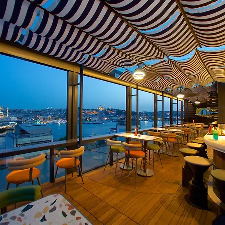 Momento Golden Horn 4*