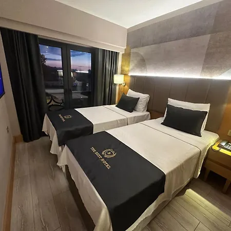 The * Provincia di Istanbul