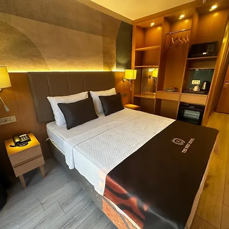 Hotel The *