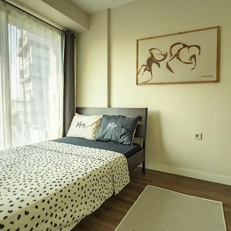 Modern 1 Bedroom Fully Equipped, Dt & Metro, Ac, Wi-fi Apartment *