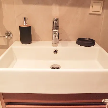 Modern 1 Bedroom Fully Equipped, Dt & Metro, Ac, Wi-fi * Istanbul