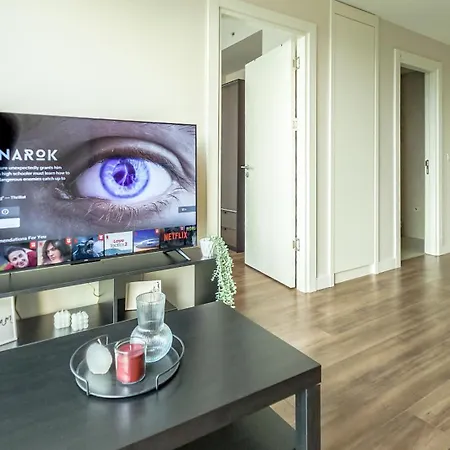 Apartment Modern 1 Bedroom Fully Equipped, Dt & Metro, Ac, Wi-fi *