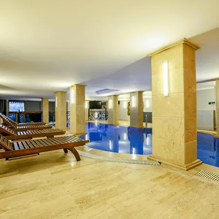 Isitmali Havuzlu Lueks Villa
