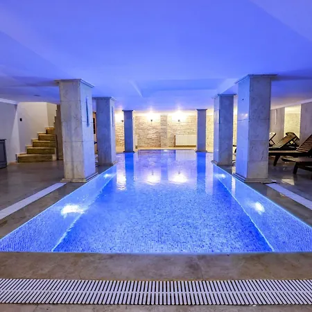 Isitmali Havuzlu Lueks Villa Istanbul