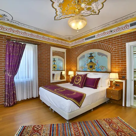 Seven Hills Palace & 4*