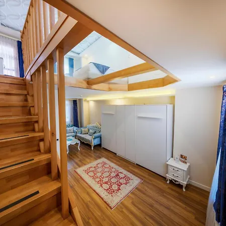 Seven Hills Palace & Ξενοδοχείο 4*