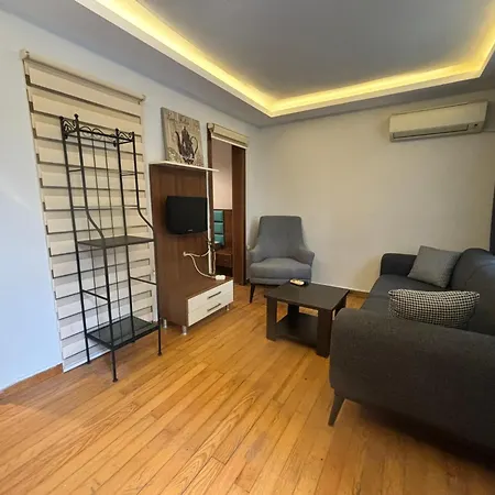 Cozy Garden-level Near Taksim Apartment *