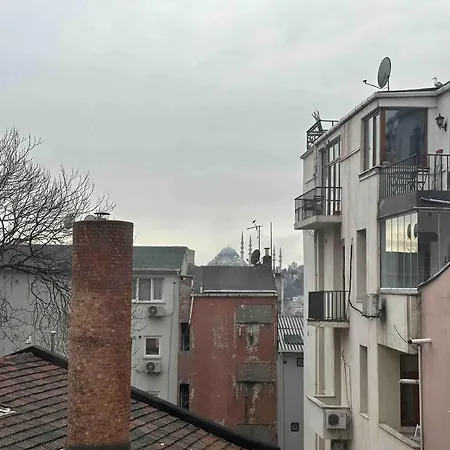 아파트 2br, 2ba, 1st Floor Of Historical Building ,galata *