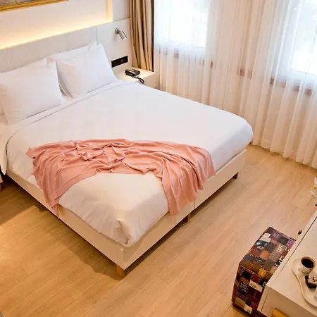 Xloft Hotel 3*