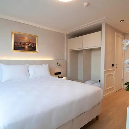 Xloft Hotel 3*