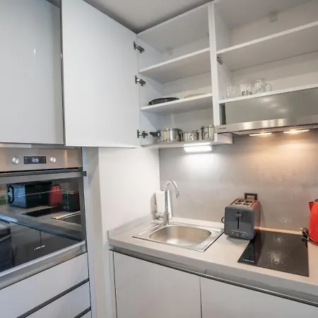 Stylish 1-bdr - Your Away From Apartment Istanbul