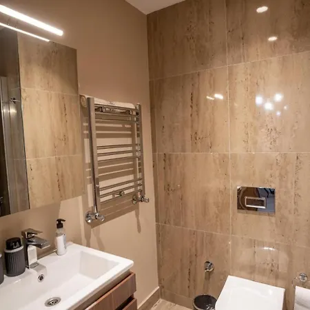 Peaceful And Private Escape 1-bedroom Apartment