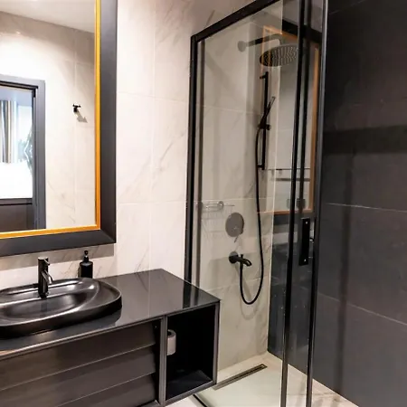 Apartment Bright And Modern With Stunning View *