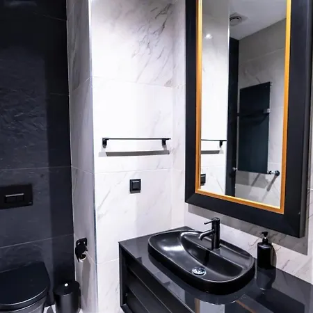 Apartment Bright And Modern With Stunning View *