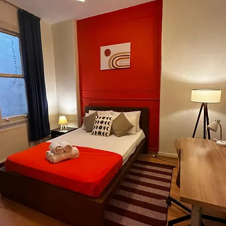 In Great Location In Kadikoy Seaside W. Amazing Shared Terrace Appart hôtel *