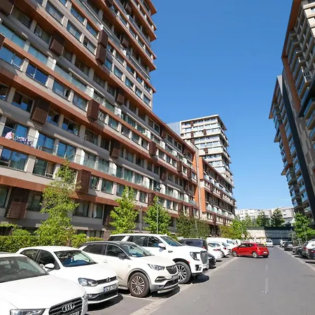 Отель Plushome