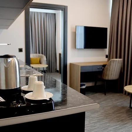 Home Plus Hotel 3*