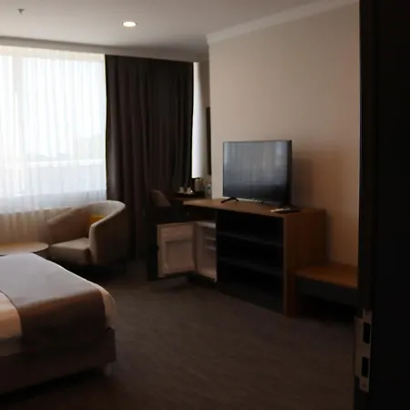 מלון Home Plus Hotel 3*