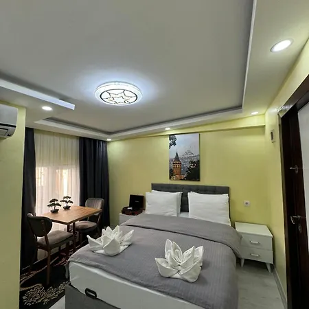 Ozer & Hotel *