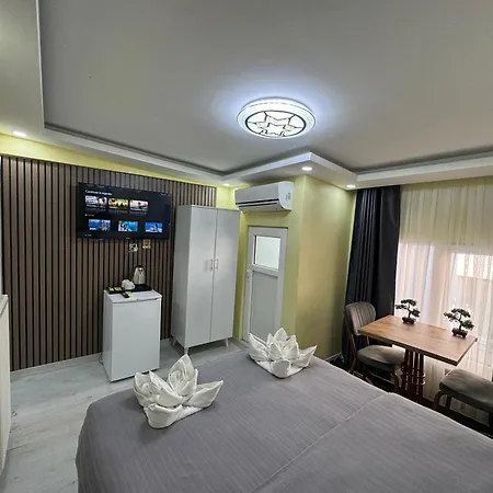 Ozer & Hotel