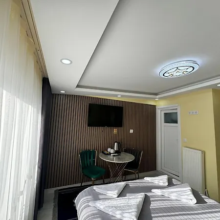 Ozer & Hotel *