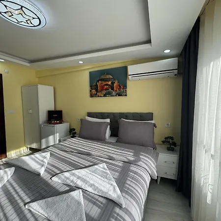 Ozer & Hotel
