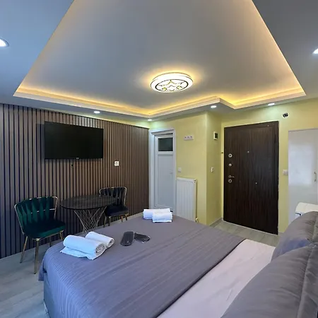 Ozer & Hotel