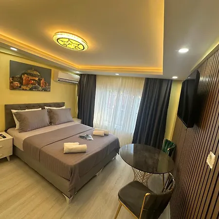Ozer & Hotel *