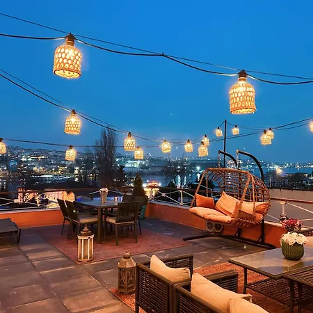 Waterfront By The Tram - Terrace With Dome & Golden Horn View In Fatih Lägenhet
