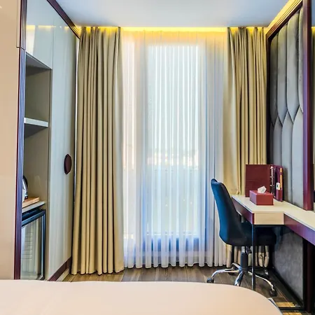 Hotel Heaven Premium Restaurant & Airport Shuttle 3*