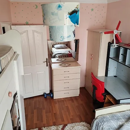 Apartment Beylikduezue Boelgesinde Ferah Bir Site Ici Konut *