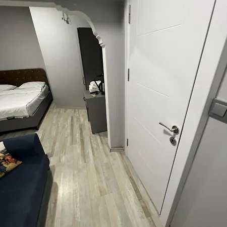 Fraba Hostel *