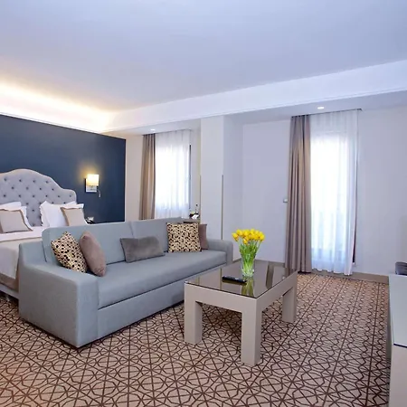 Ramada By Wyndham Taksim Otel 4*