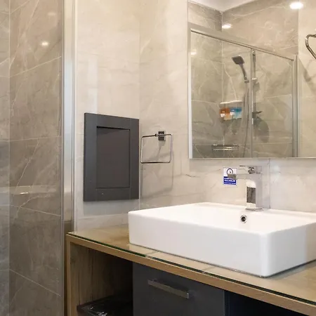 Home Plus Hotel מלון 3*