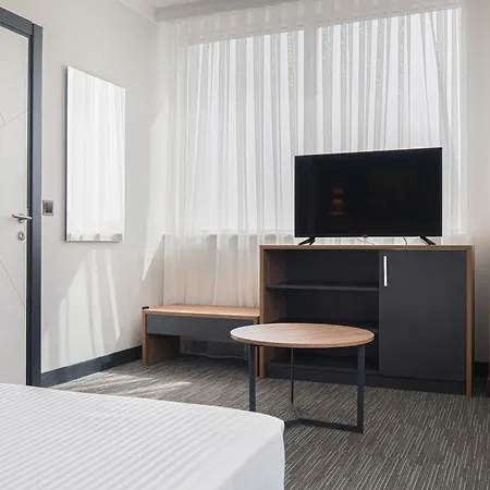מלון Home Plus Hotel