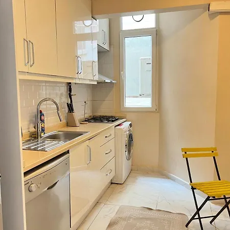 Two Flats With 6br, 4ba Daire *