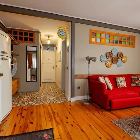 High-ceiling Beyoglu Apartment