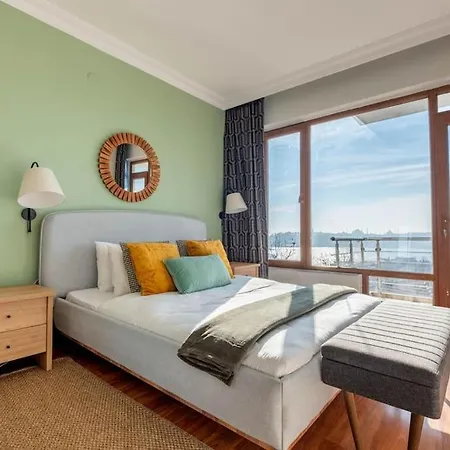 Bosphorus View With 3 Bedrooms Istanbul