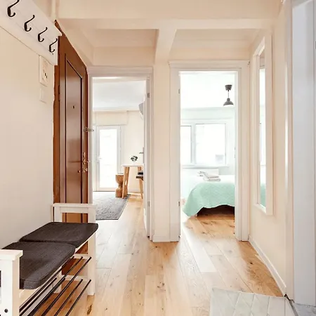 Cozy 2-bedroom Apartment *