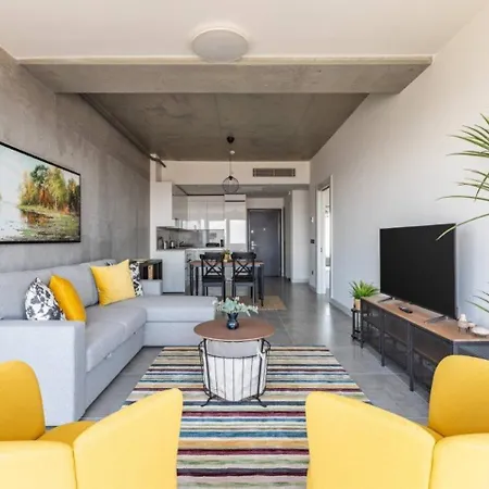 Gorgeous Bright Cool 1bd Views! #359 Appartement