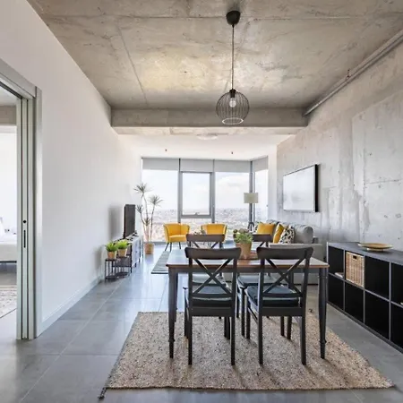 Gorgeous Bright Cool 1bd Views! #359 Appartement