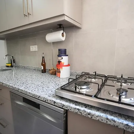 Apartamento 50 Steps To Tram,central And Stylish