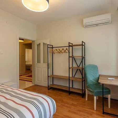 In The Centre Of Taksim And Galataport 3 Bedroom And 1 Living Apartamento
