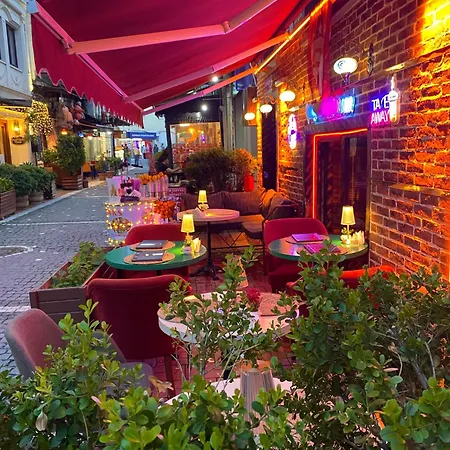 Golden Arrow Old 公寓式酒店 *