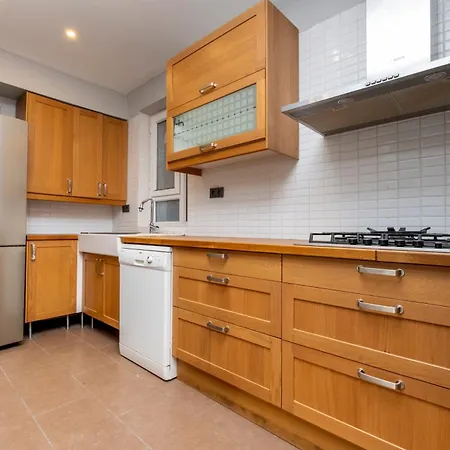 Fourlex Single Detached House - 2 Bathrooms - Location - Private Terrace Vilă *